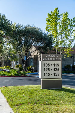JMC monument street sign facing south at Nancy Shiba, DDS.